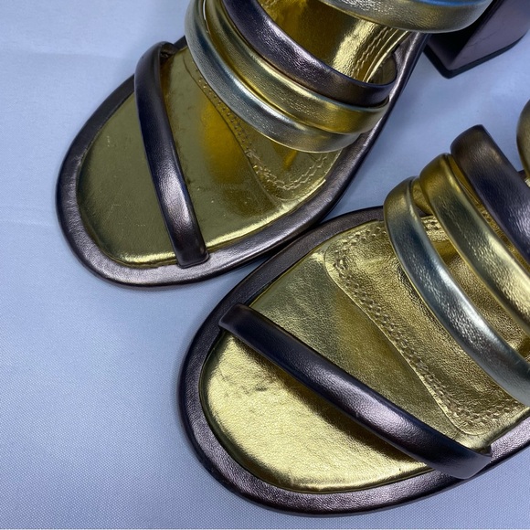 Farm Rio Block Heel Slide Sandal Womens Shoe
Metallic Gold Silver Size 6 - Picture 12 of 15